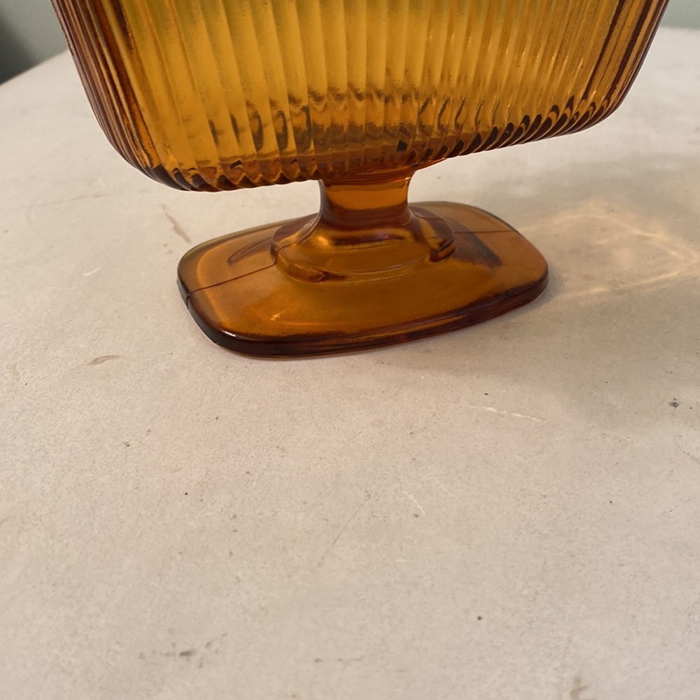 Amber glass  square pedestal  bowl with lid - Picture 8 of 10